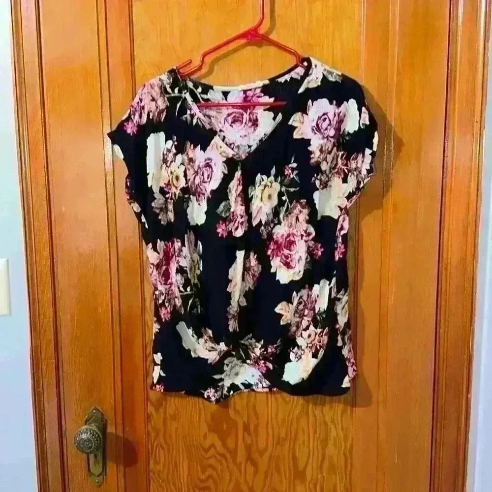 Twenty second blouse size small.